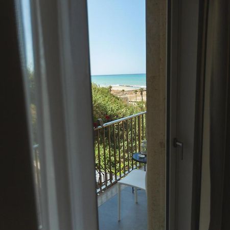 B&B A Due Passi Dal Mare ジェーラ エクステリア 写真