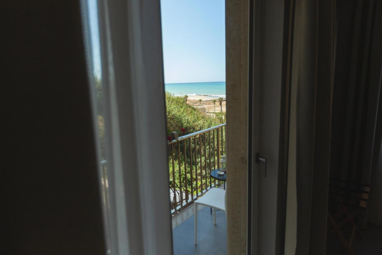 B&B A Due Passi Dal Mare ジェーラ エクステリア 写真