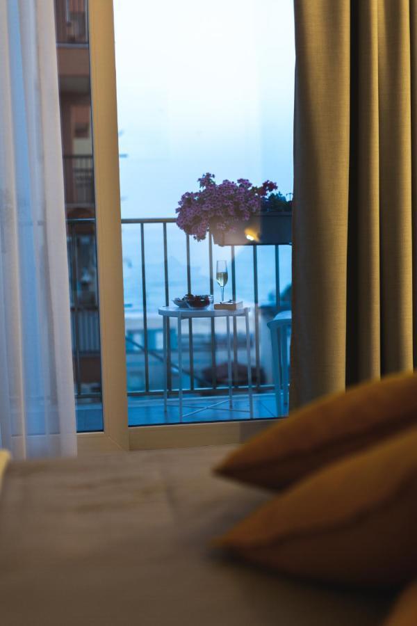 B&B A Due Passi Dal Mare ジェーラ エクステリア 写真